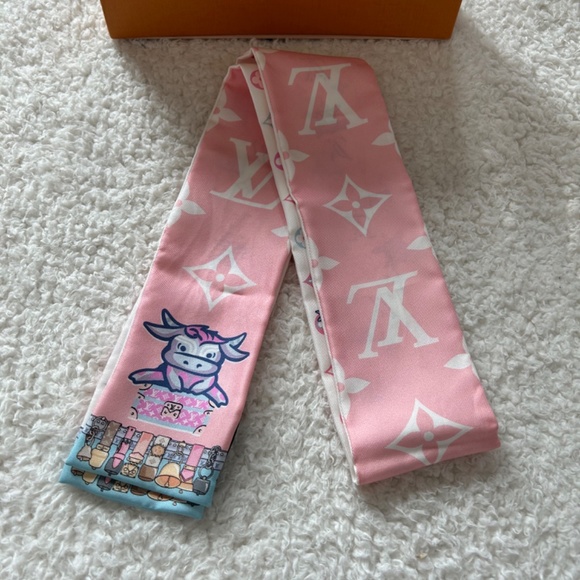 LIMITED EDITION LOUIS VUITTON YEAR OF THE OX RODEO BANDEAU - M76670 - Picture 10 of 15